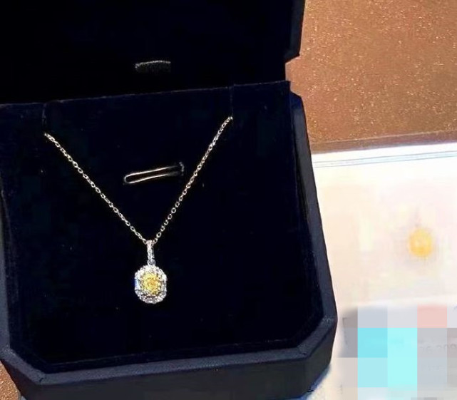 趙文卓一家為管家慶生，送家中倆保姆各一枚珠寶項鍊，當家人對待