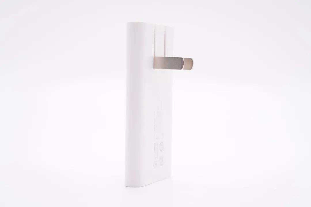 华为66W超薄氮化镓快充拆解，揭晓如何实现同类产品2倍功率密度