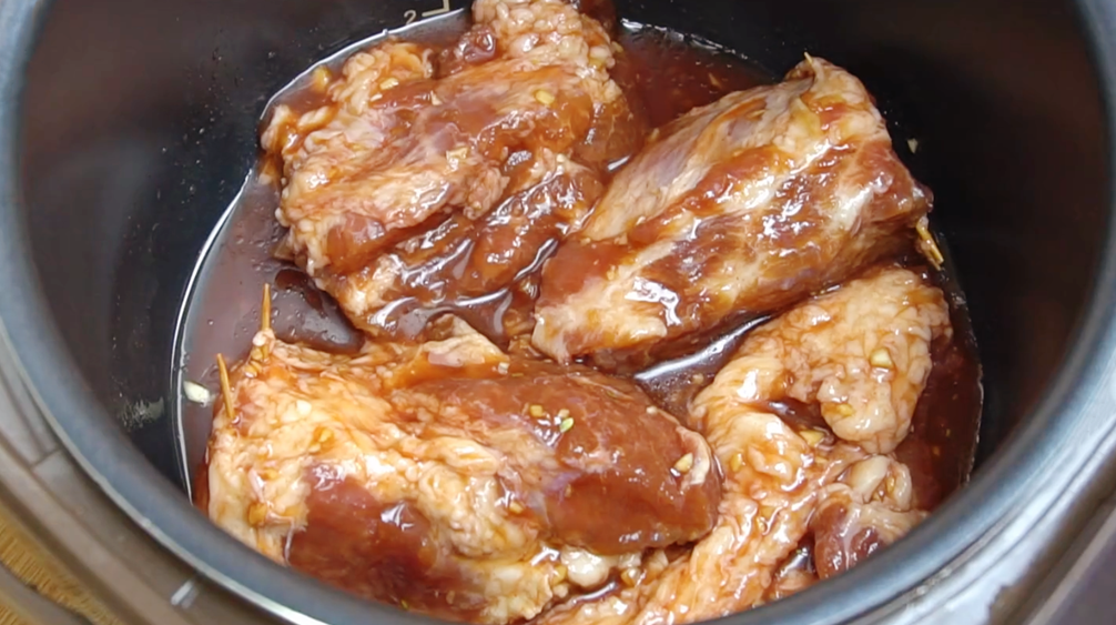 秘制蛋黄叉烧肉，想吃不用买，一口电饭锅就搞定，简单营养又美味