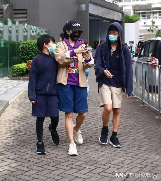 张柏芝谈三个儿子性格不同，大儿子才华很像谢霆锋，小儿子比较凶