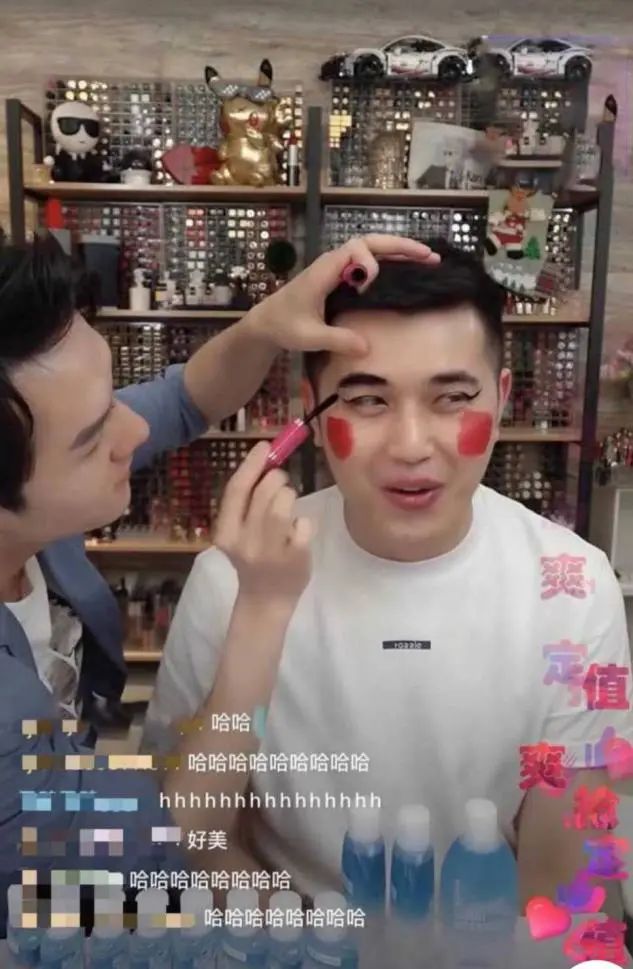 李佳琦和小助理再次同框：他们的故事，让我看