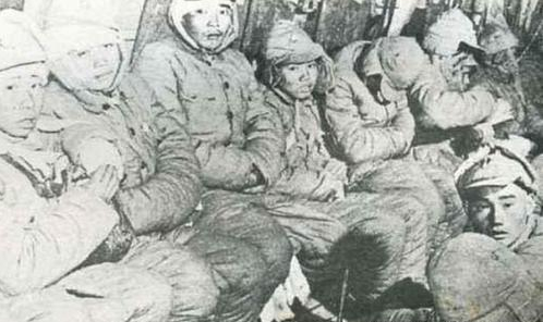 长春之困，我军不让一粒粮一根草进入，后来高