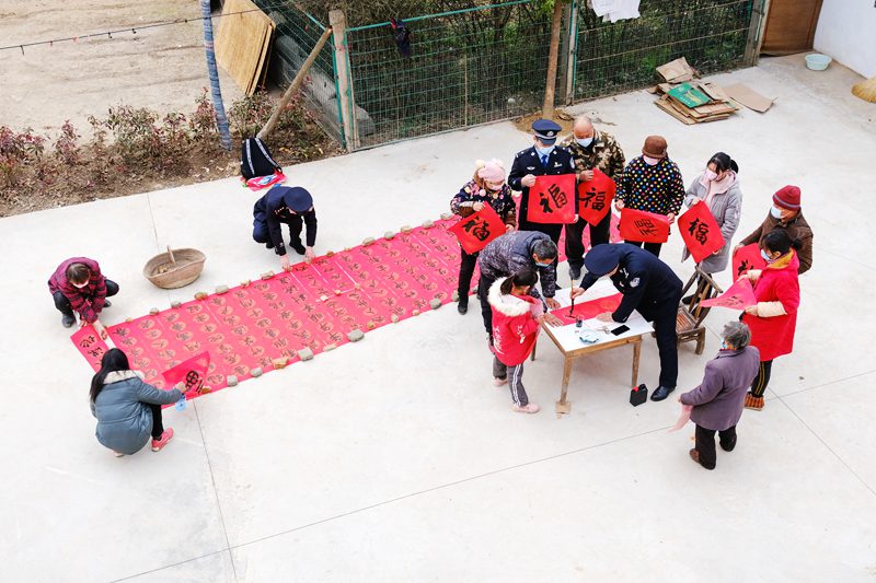 写春联 送祝福（组图）