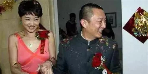 她是张若昀继母,25岁结婚,35岁嫁五婚男,42岁与第一任丈夫复合