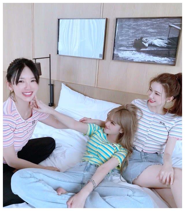 周扬青拒绝复合小猪后现身：与闺蜜惊艳合影，