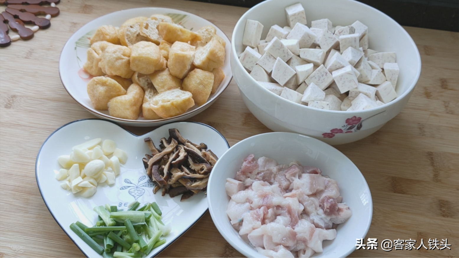 客家人愛吃的油豆腐，加1個香芋一起做，鹹香粉糯，咬一口滿嘴香