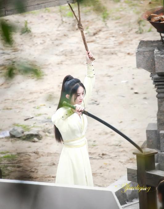 《有匪》赵丽颖最新路透图，嫩回十八岁，王一