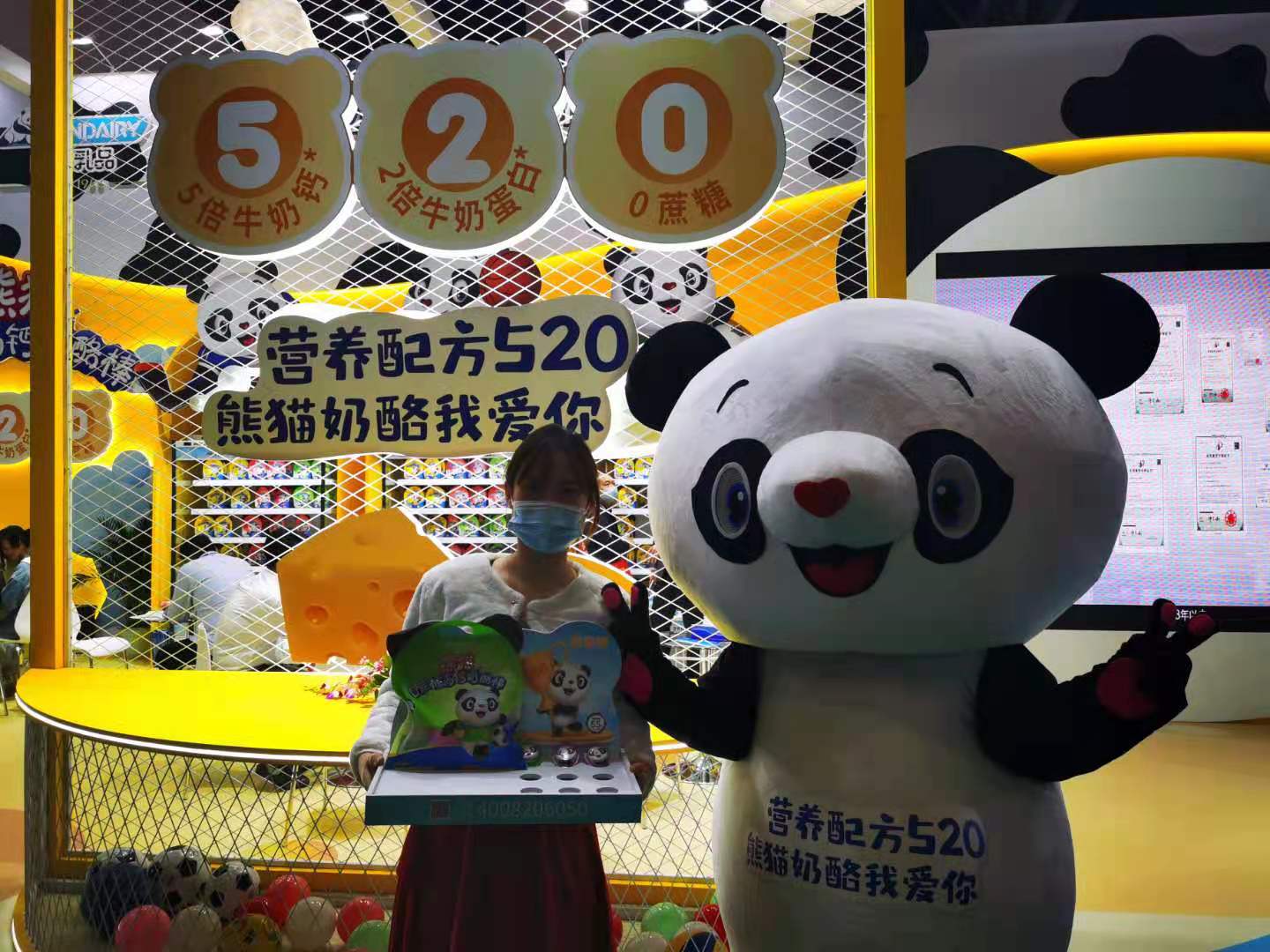 全国糖酒会"熊猫520配方儿童奶酪棒"强势出击