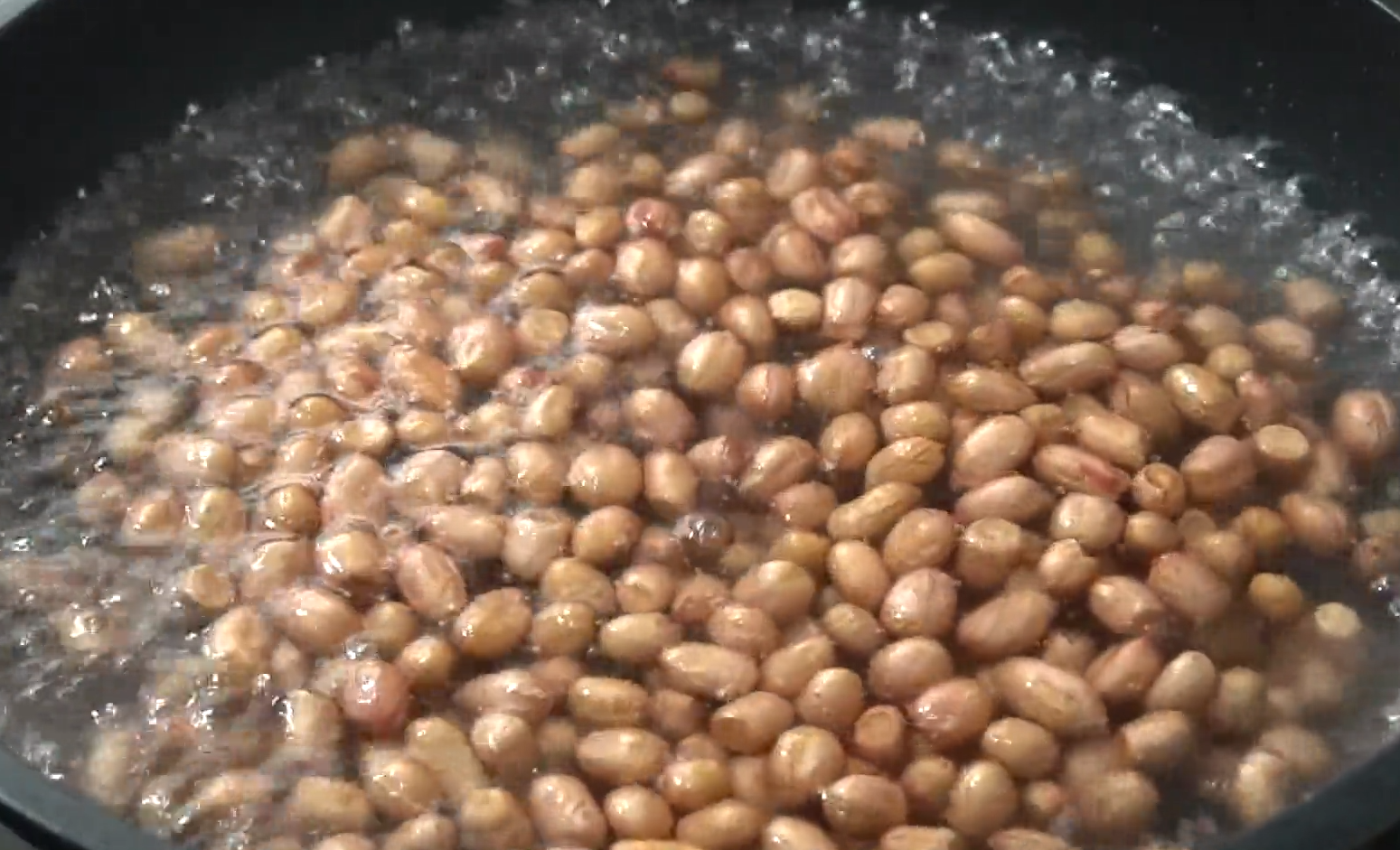 花生米怎麼炸才好吃？ 大廚教你一招，香脆入味，放一周依然很脆