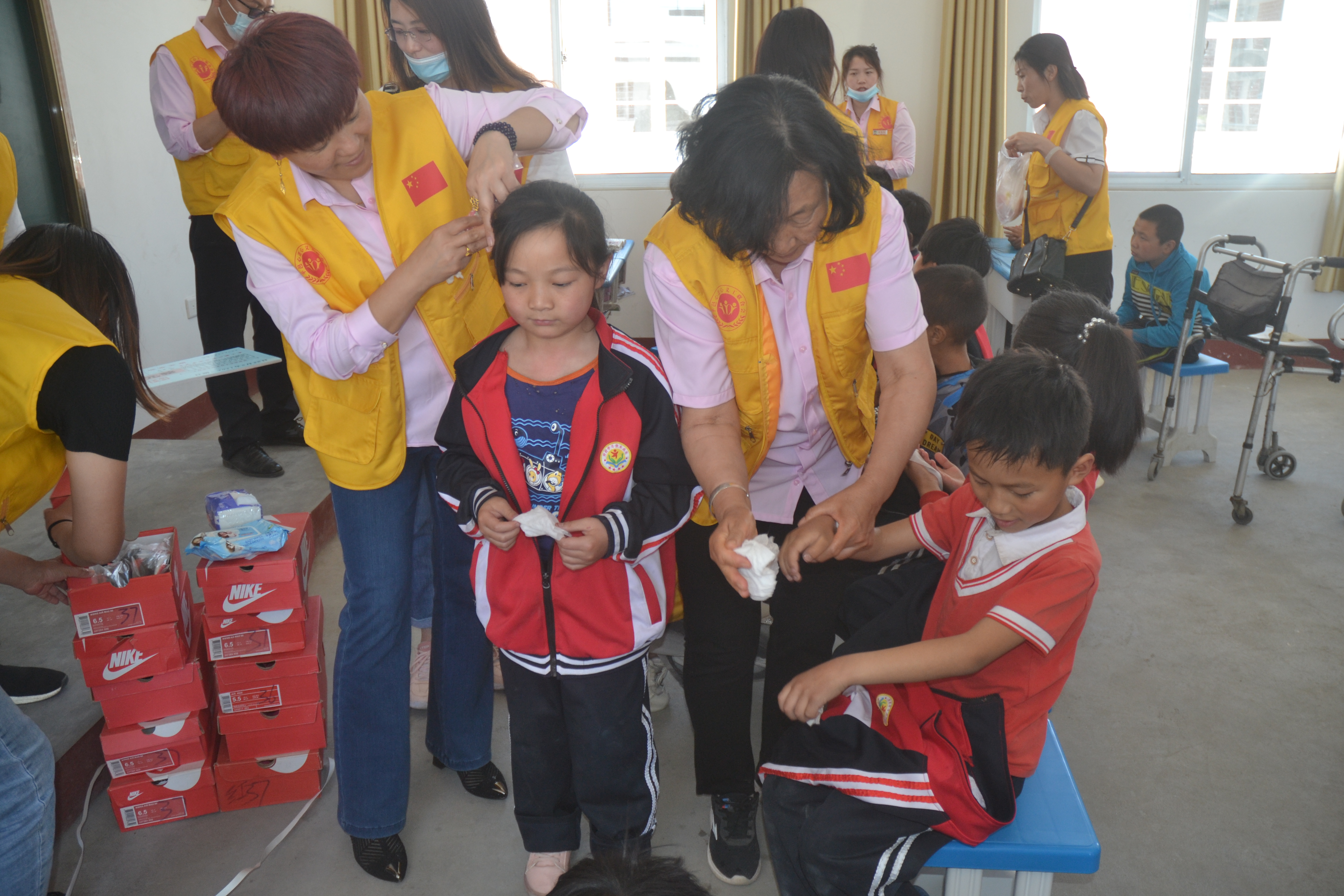 与心相连、为爱陪伴，心连心四海小学庆六一(图7)