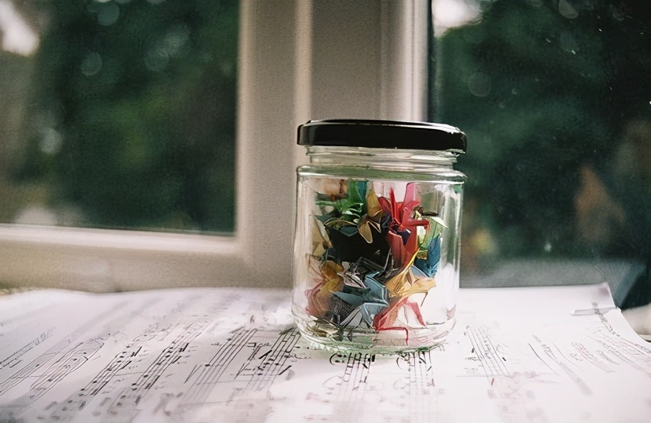 会赚钱的人，往往懂得以下三个套路