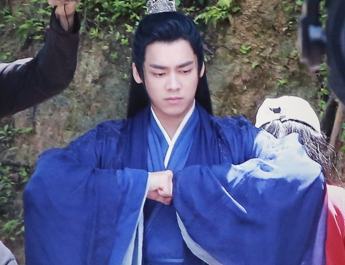 李易峰新剧《镜双城》已有路透，演员阵容强大