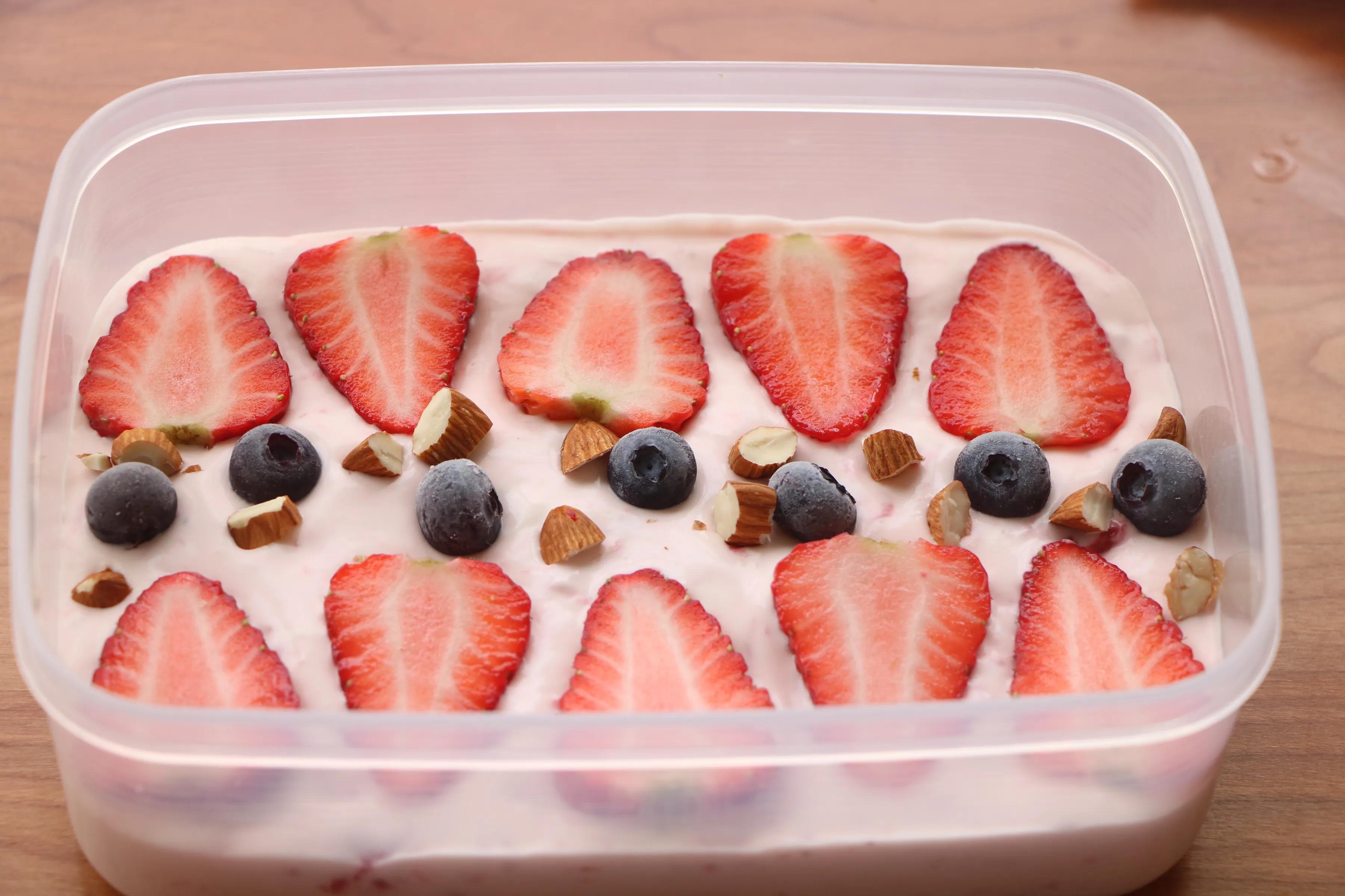 夏天別吃雪糕了，教你超火的厚切酸奶，甜而不膩，冰冰涼涼特過癮