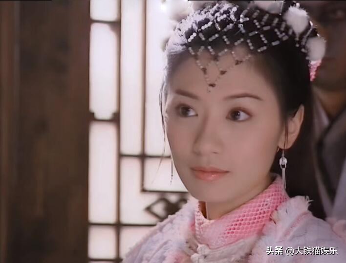 被造型师偏爱的“额饰”，某些剧女演员人均好