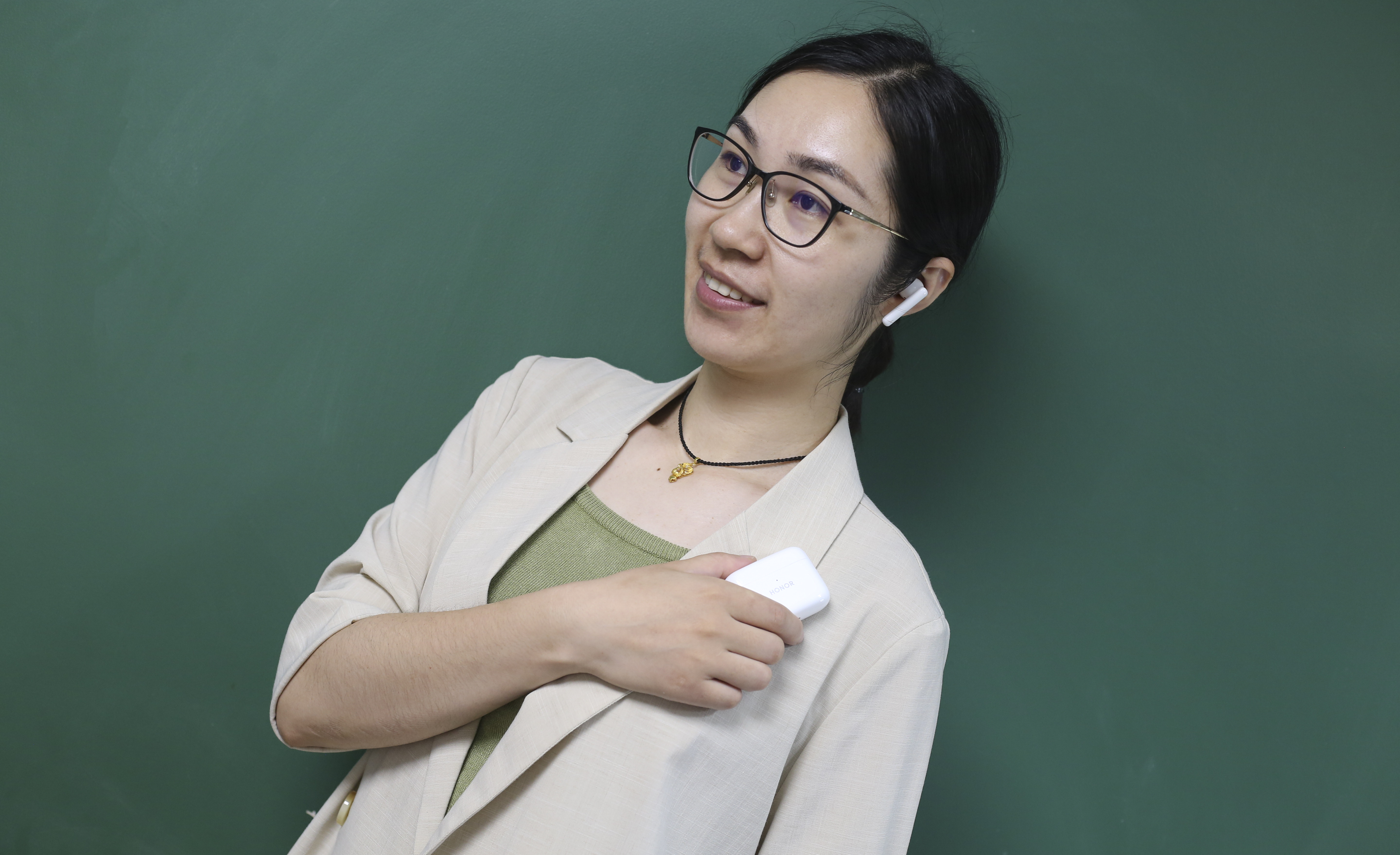 持久聆听、久到离谱！荣耀Earbuds 2 SE上手实测，降噪确实强大