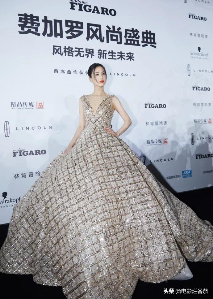 Ceng Li transcends small enterprise line, zhang Xiaofei 450 thousand skirt, not as good as Huang Sheng is depended on " clairvoyant gauze skirt " suck eyeball