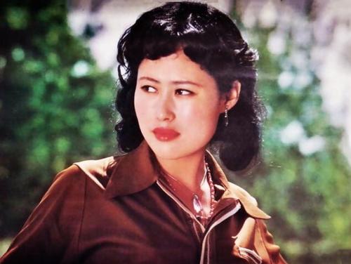 70岁斯琴高娃：曾遭前夫家暴，3次婚姻2次失败，如今她怎样了？