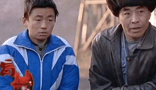 剧组太穷演员跑了一半，无奈拉了个群演当主角