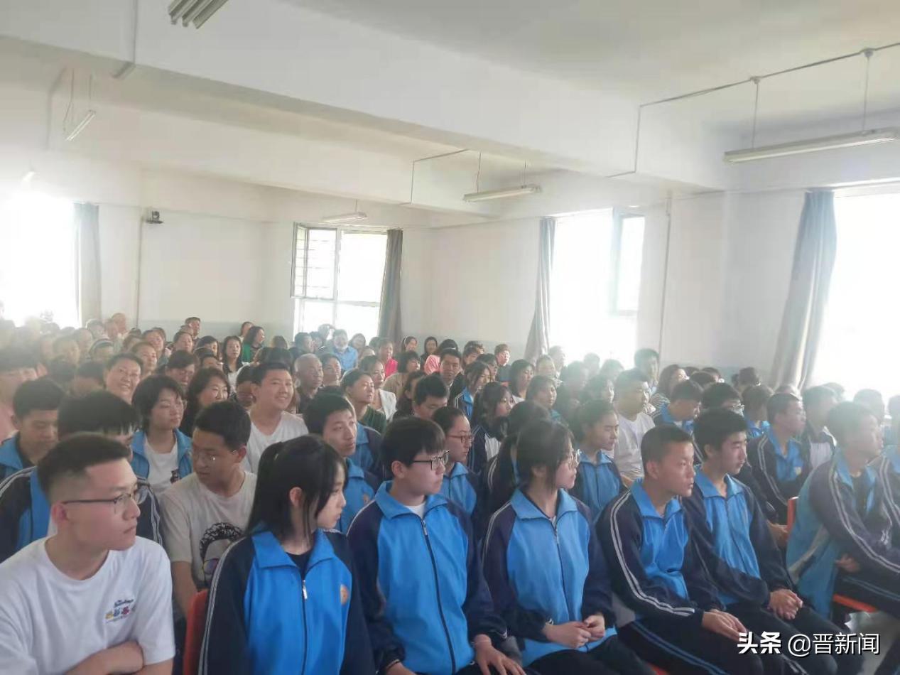 朔城區(qū)第七中學學黨史“我為群眾辦實事”(圖2) 朔城區(qū)第七中學學黨史“我為群眾辦實事”(圖2)