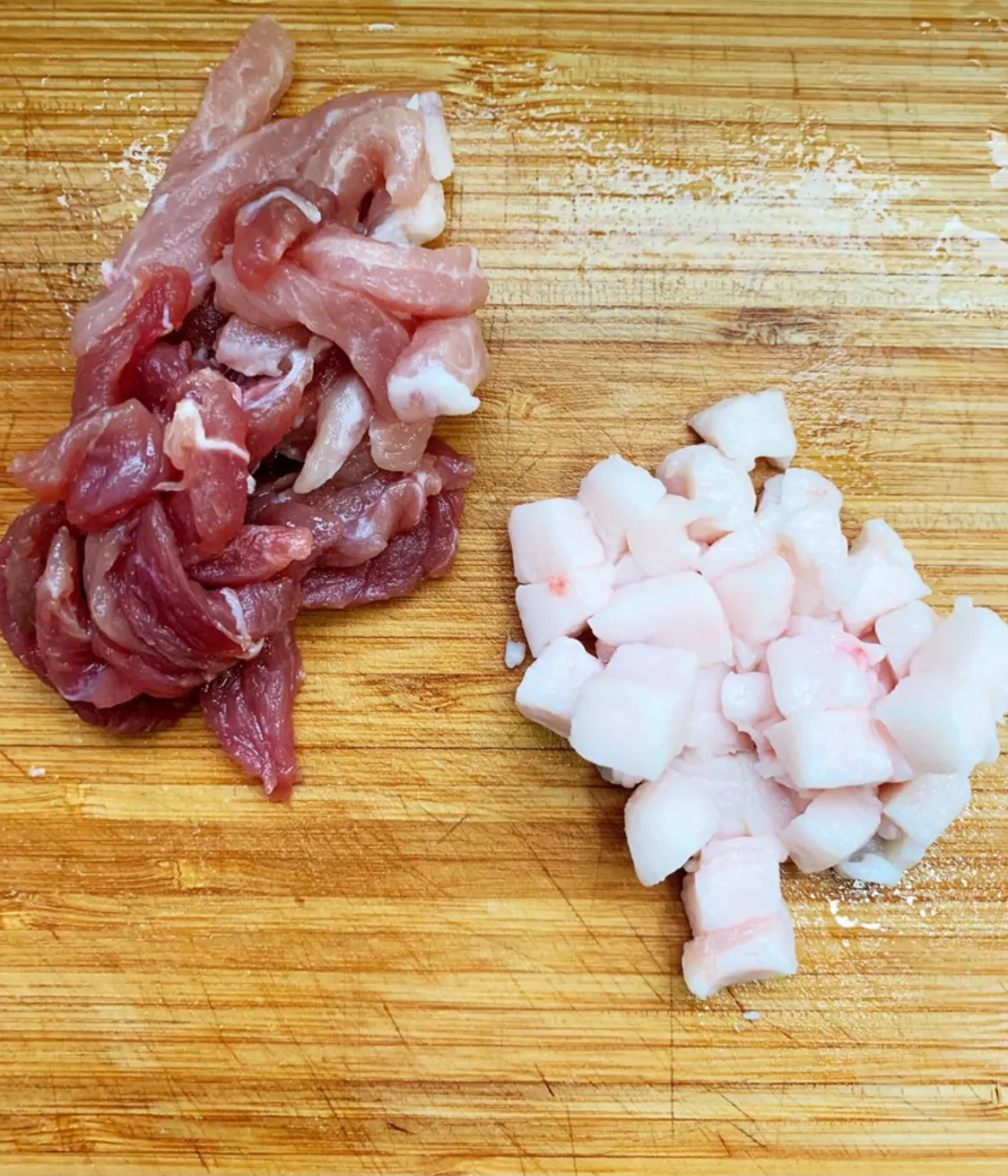 所有人都爱吃的家常菜:蒜苔炒肉 美食做法 第2张 所有人都爱吃的家常菜:蒜苔炒肉 美食做法 第2张
