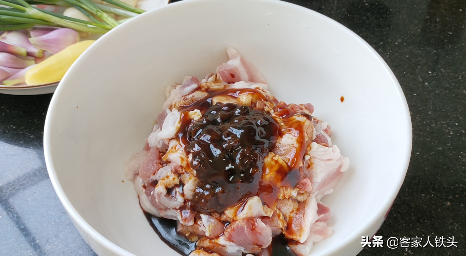 廣式生焗肉片真叫一個香，做法簡單，6分鐘出鍋，香嫩好吃又下飯