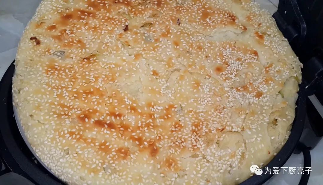 烙千層餅時，切記不要放小蔥，教你一招柔軟勁道，吃著真過癮