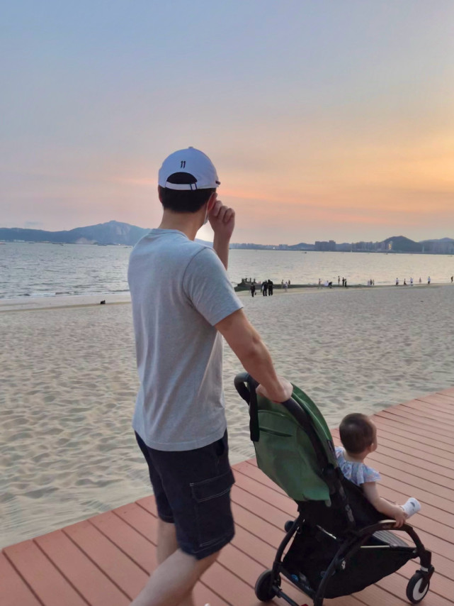 网友咒骂林峯女儿“早死早超生”，张馨月忍无可忍怒斥对方不是人