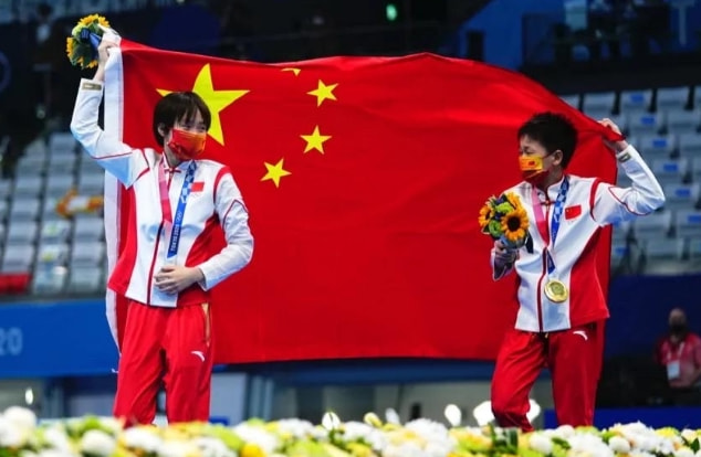 全红婵老家修路装灯曝光！一个人改变村貌，太了不起，低调回乡