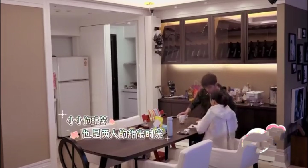 賈靜雯曬千萬豪宅！ 頭一次見三分離的廚房，自稱客廳大到能跑步