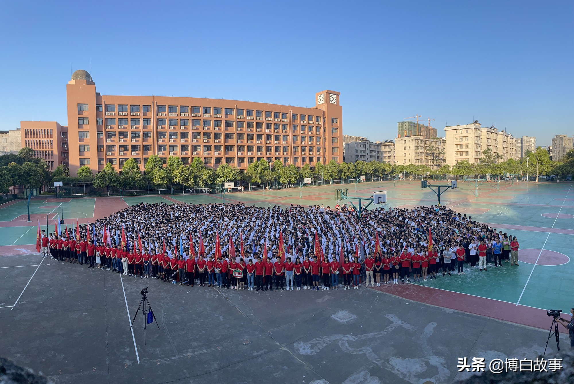 廣西縣中學(xué)舉行考前動(dòng)員大會(huì)!氣勢(shì)如虹(圖1) 廣西縣中學(xué)舉行考前動(dòng)員大會(huì)!氣勢(shì)如虹(圖1)