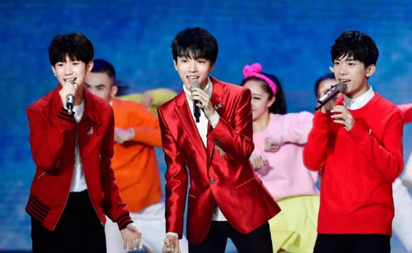 Wang Yuan 6 ascend spring late, take a child to be the same as stage show, status change leaves deep feeling