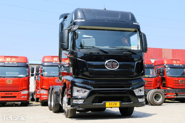 这8种颜色解放J7牵引车，哪一款才是你的最爱？