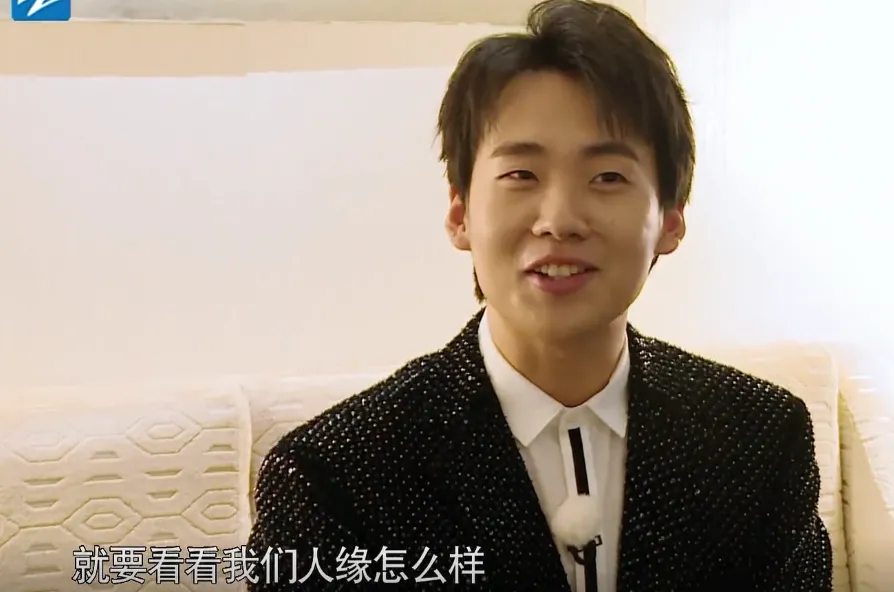 蔡徐坤首录跑男就备受争议？对沙溢的这称呼引