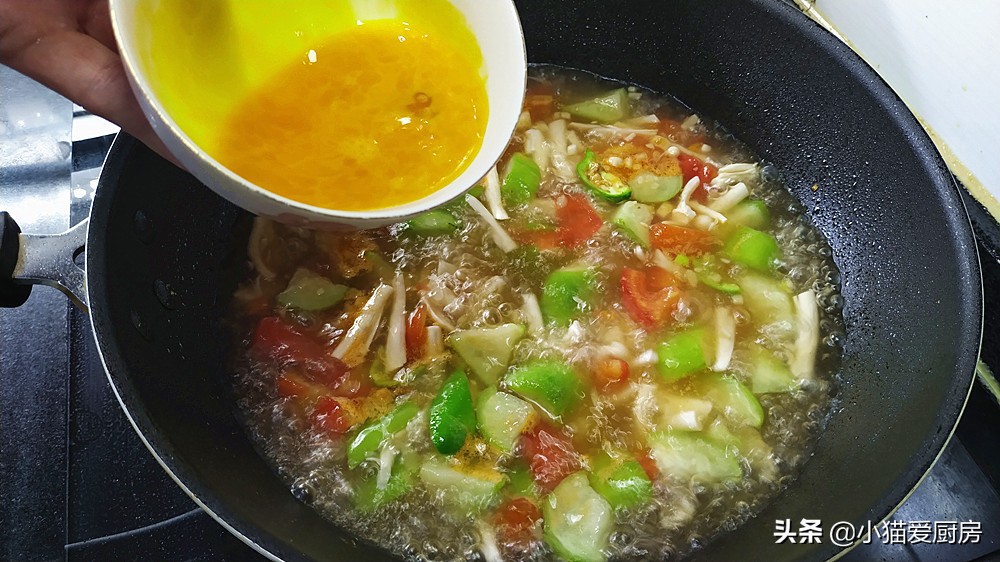 图片[6]-【西红柿海鲜菇丝瓜鸡蛋汤】做法步骤图 我常给孩子把丝瓜和它-起舞食谱网