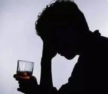 高度强律师进派出所了，玩起了“拆东墙补西墙”