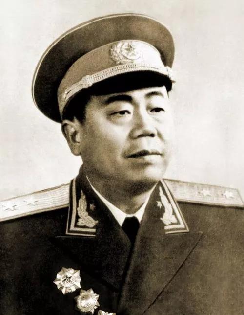 1976年，叶剑英：南京军区指挥得动吗？许：司令