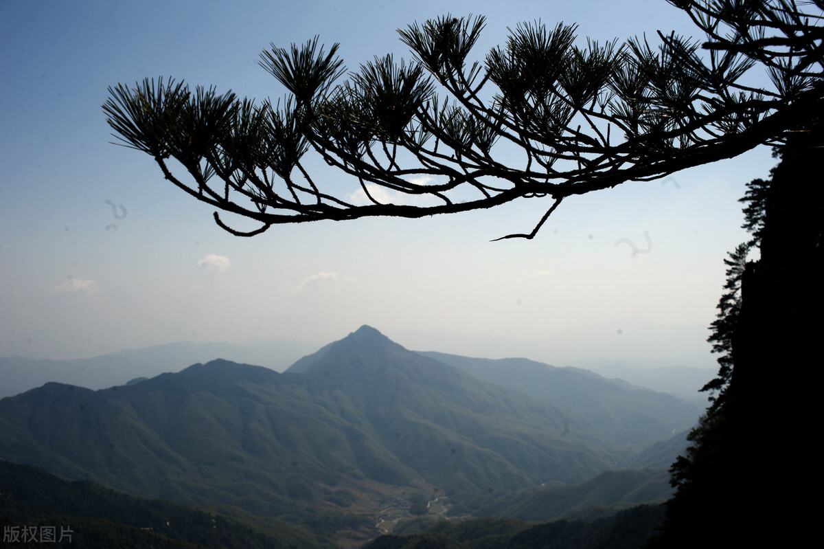 一生必去的10座低调名山，风景不输三山五岳，比佛、道教名山都美