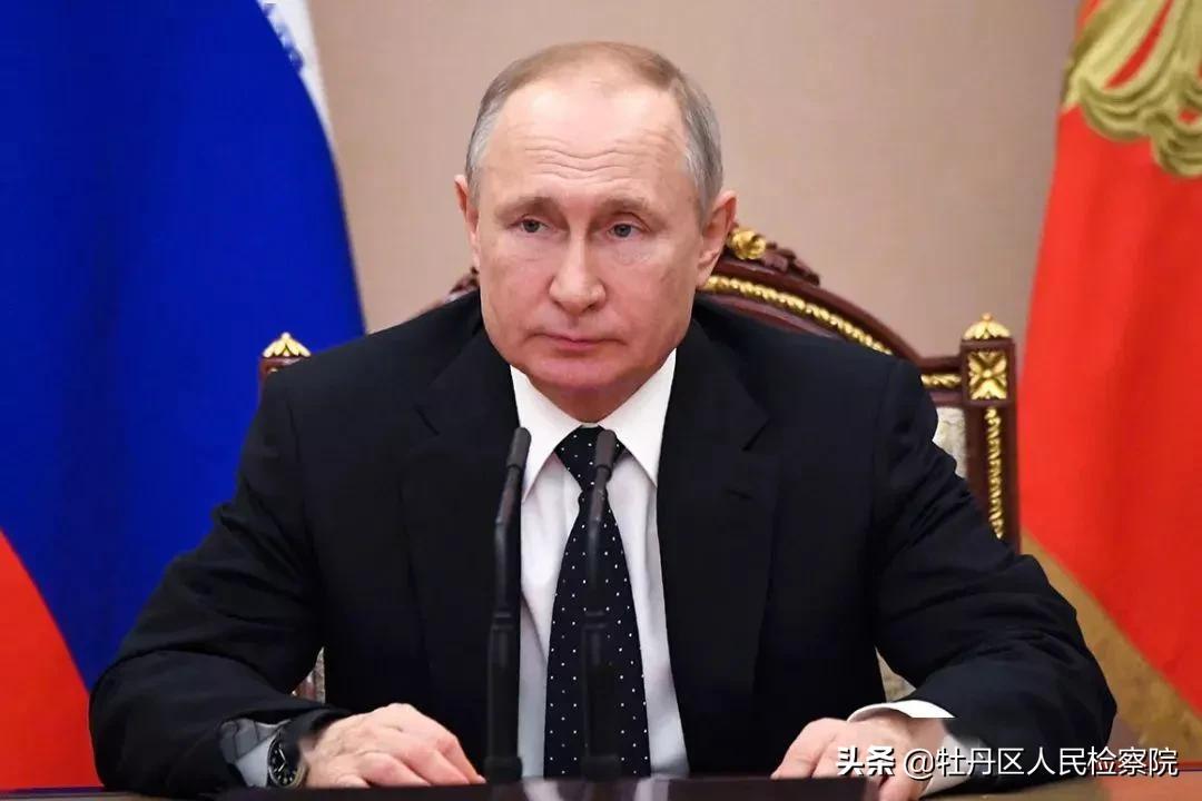 零下20℃，68岁普京光身跃入冰窟，向世界传达了