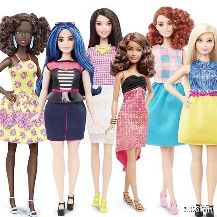 陪伴大家長大的芭比娃娃，也根據流行審美悄悄的換臉呢