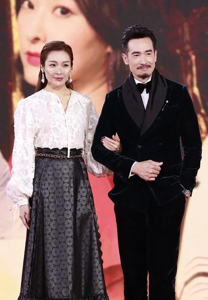 陳豪參加頒獎禮堪稱最佳防疫，3歲女兒看直播隔著屏幕對爸爸撒嬌