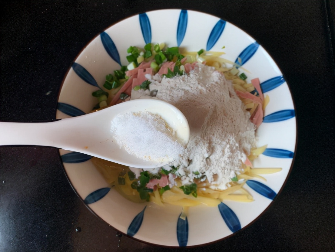 软糯好吃的早餐土豆饼，简单又惊艳，简直不要太好吃