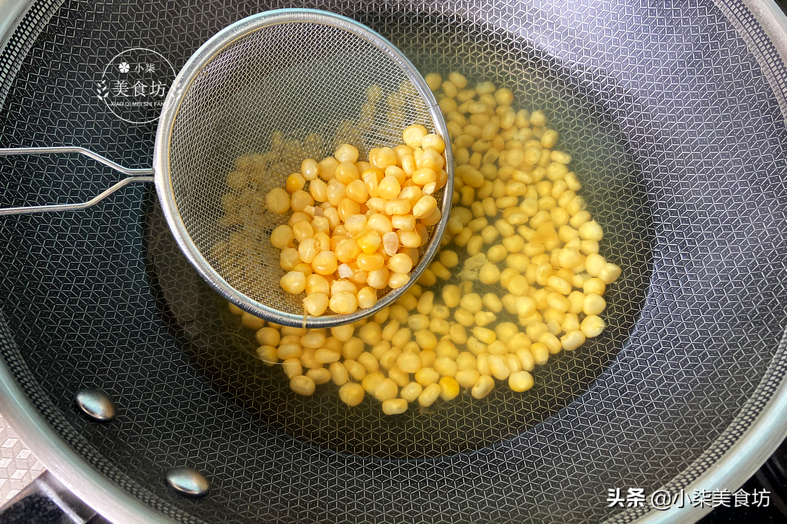 图片[5]-我家玉米从不煮着吃 加3个鸡蛋 不用蒸不用炒 出锅孩子抢着吃-起舞食谱网