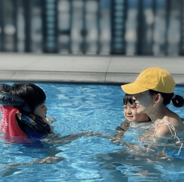 林志颖豪宅曝光带超大泳池？陈若仪晒泳装美照辟谣：大楼公用的