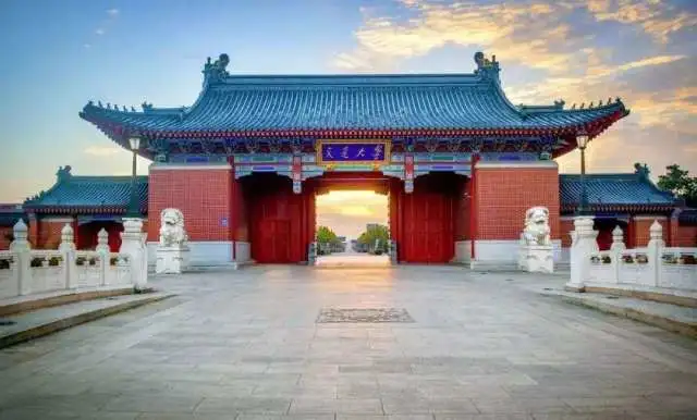 上海交通大學(xué)江秀臣團(tuán)隊(duì)：新型混合氣體中尖端缺陷的流注放電仿真