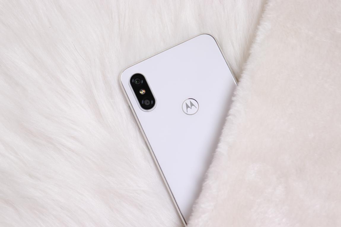 简约高颜值的实用代表机型：motorola p30全面评测