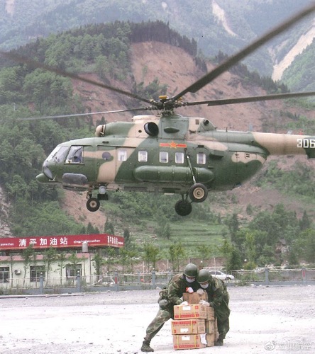 汶川地震黑鹰直升机并不是最多的机型，这款直升机震后又引进84架