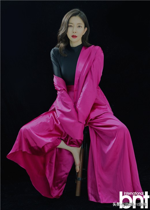 「bnt PHOTO」朴荣邻拍摄bnt写真 干练造型展现高贵知性魅力