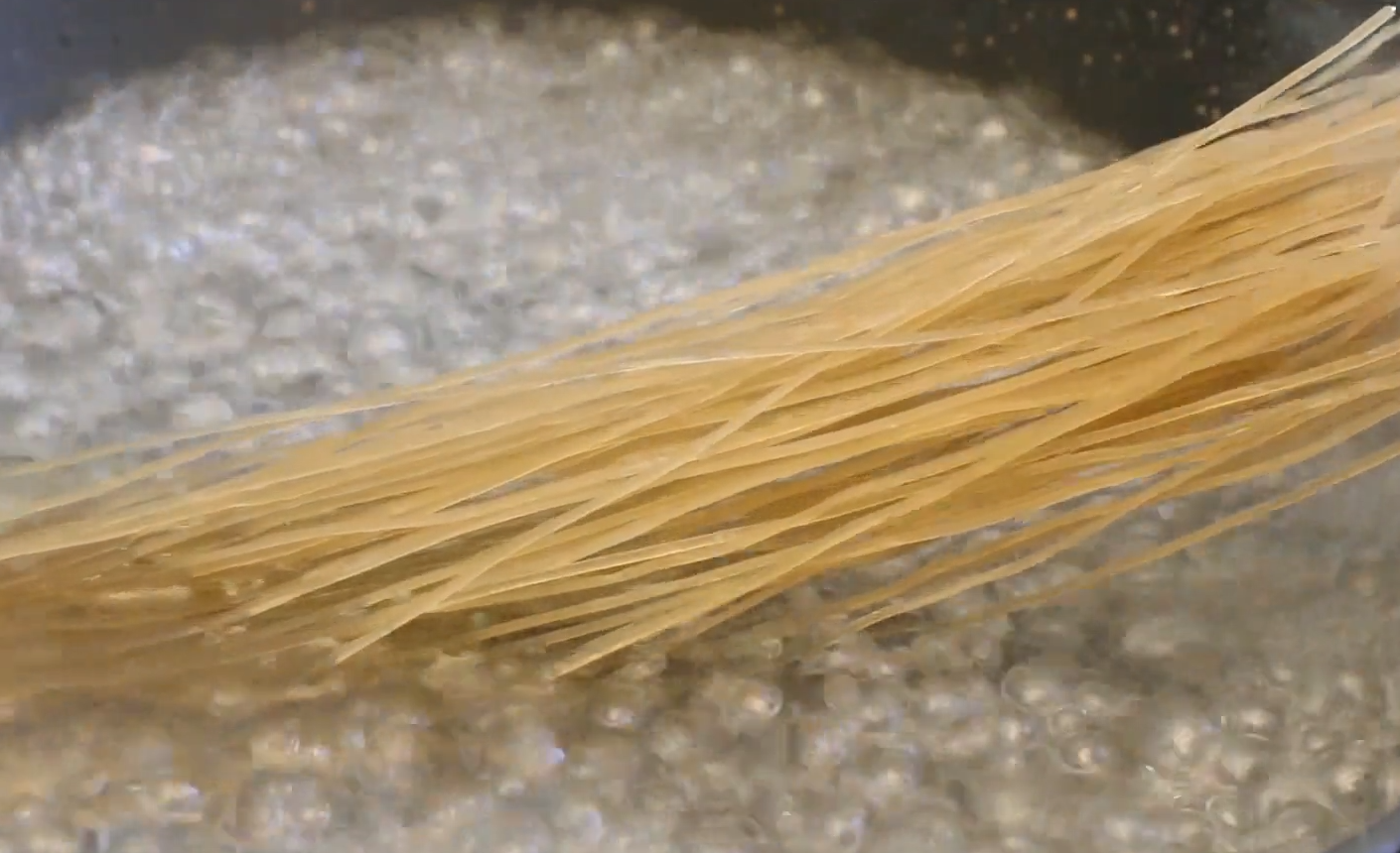 一個蘿蔔，兩個雞蛋，這樣做超好吃，皮薄大餡，香酥多汁比包子香