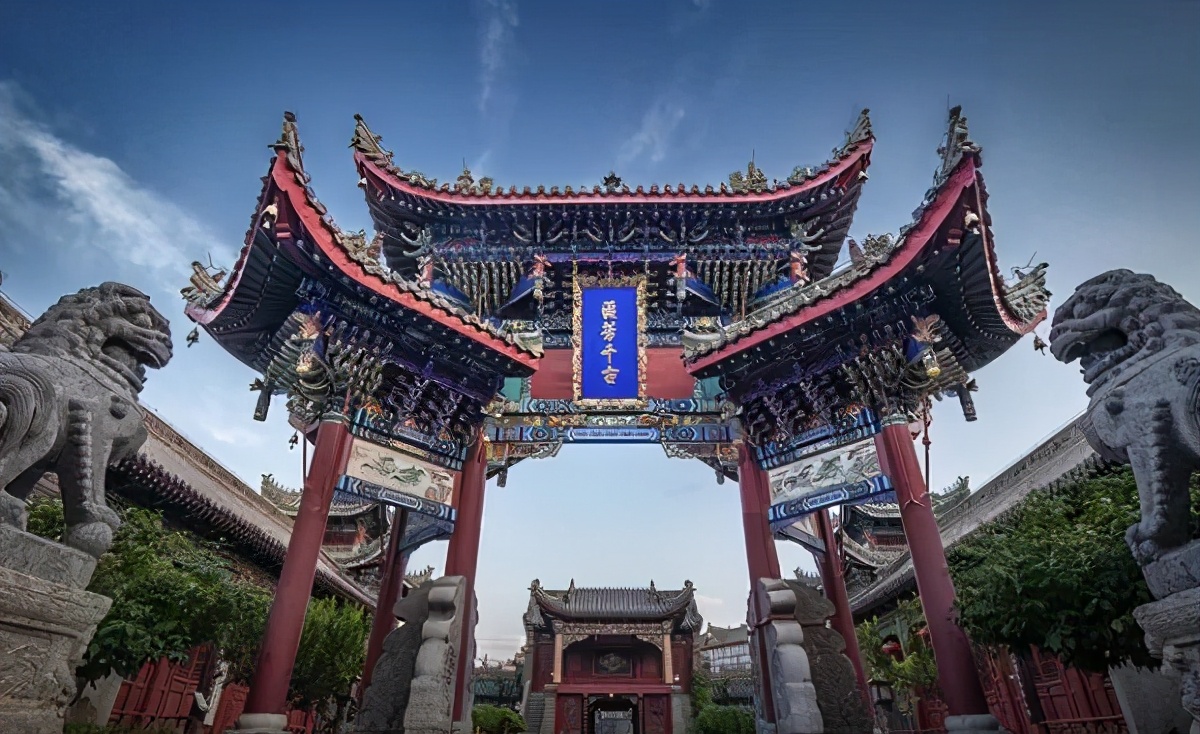 地下英雄诈降日军后，完美刺杀日本天皇亲外甥，后受邀参加开国大典