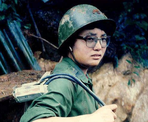 老山女神刘亚玲：战场上立一等功，退伍后又被